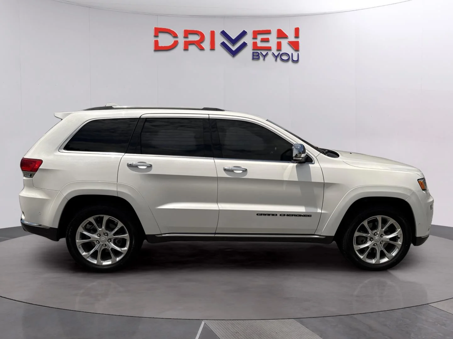 Used 2021 Ivory 3-Coat Jeep Summit image 6