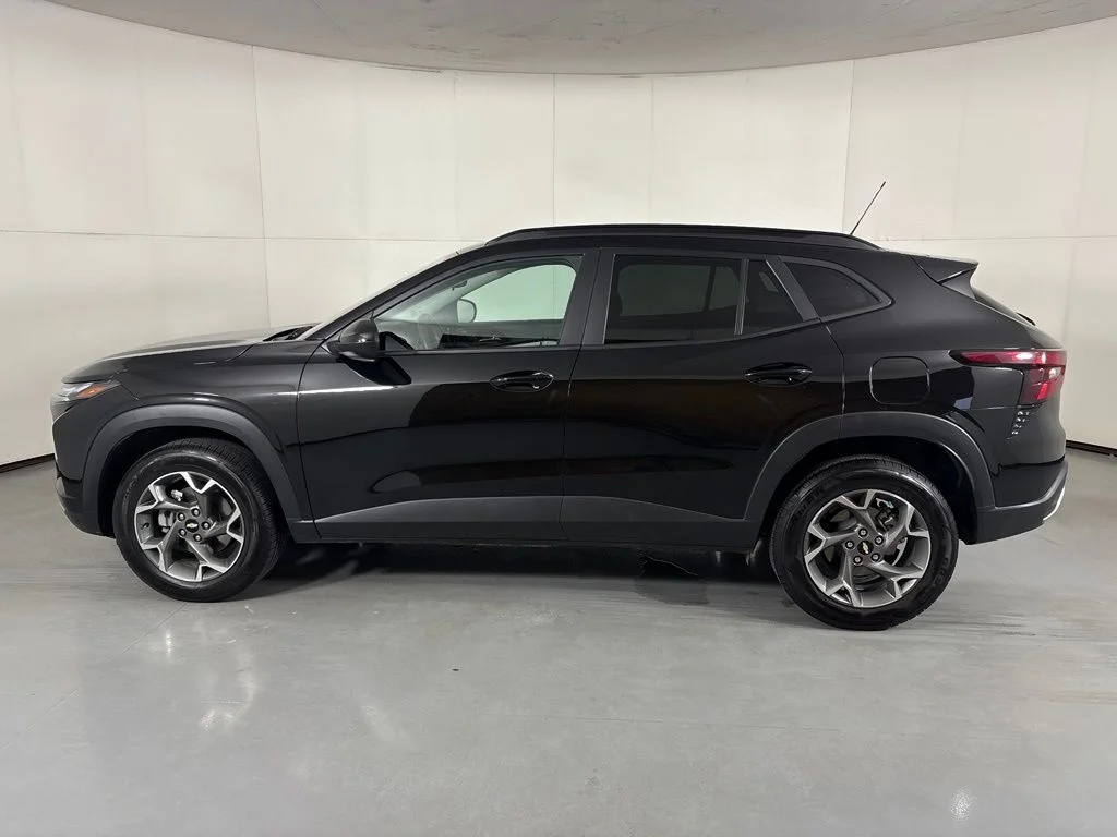 Used 2025 Black Chevrolet LT image 5