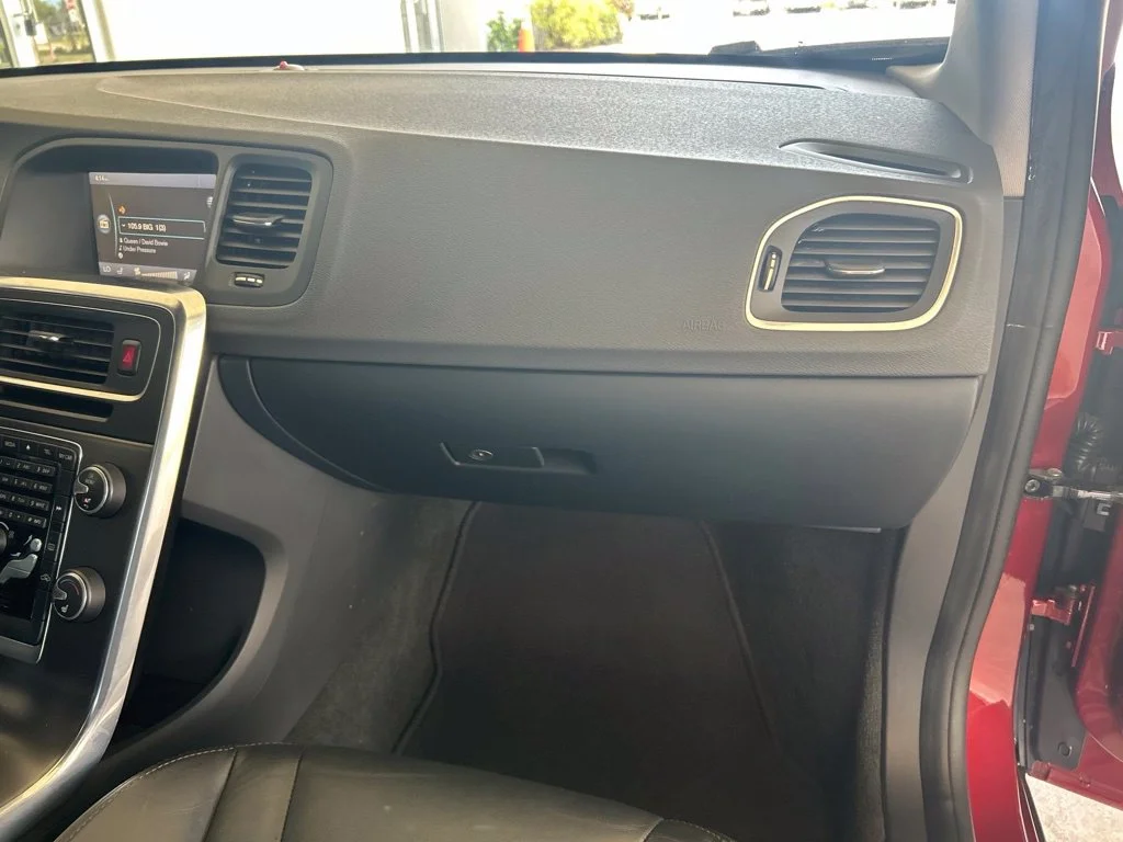 Used 2013  Volvo  image 20