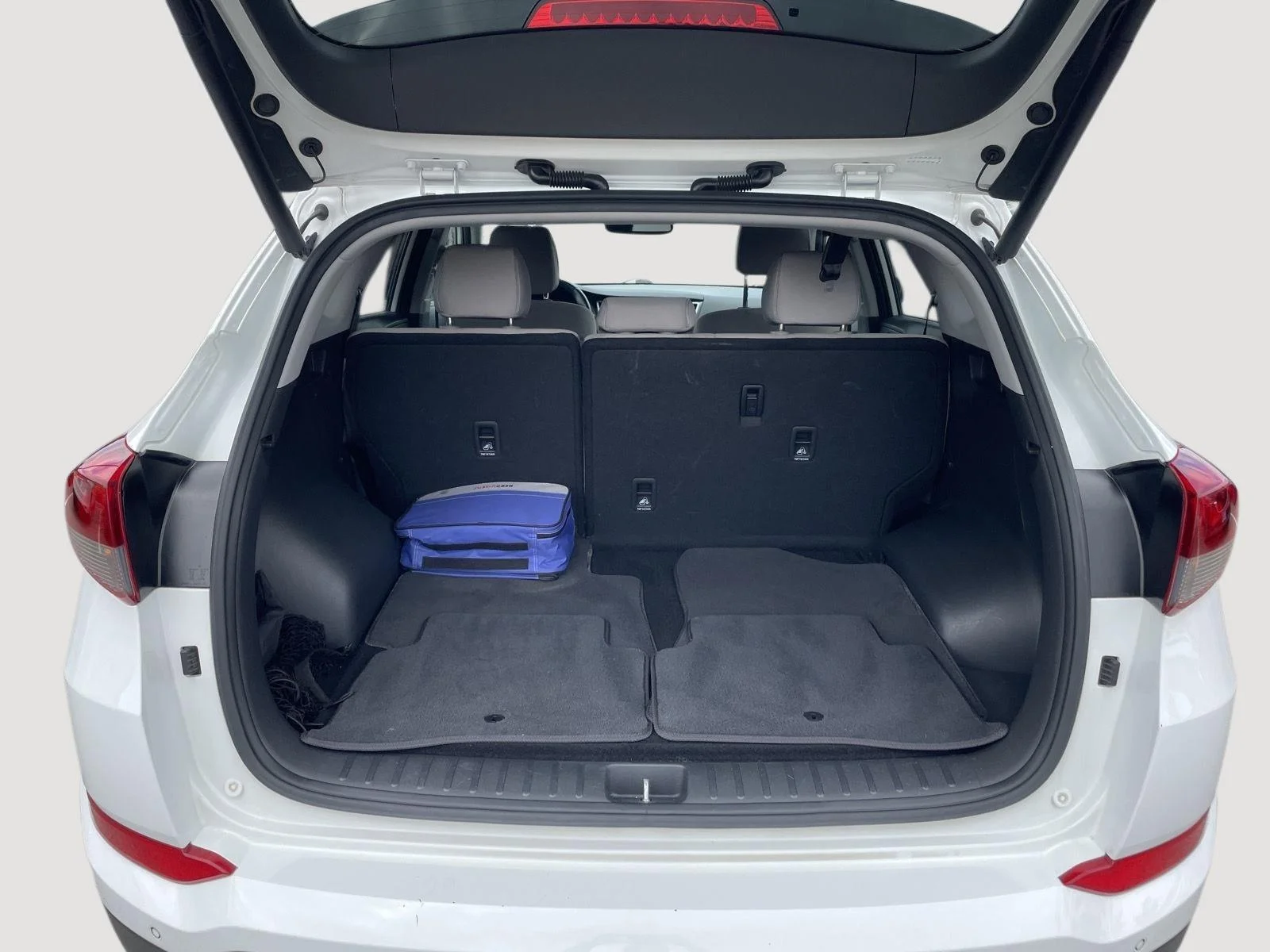 Used 2018 Dazzling White Hyundai Value image 24