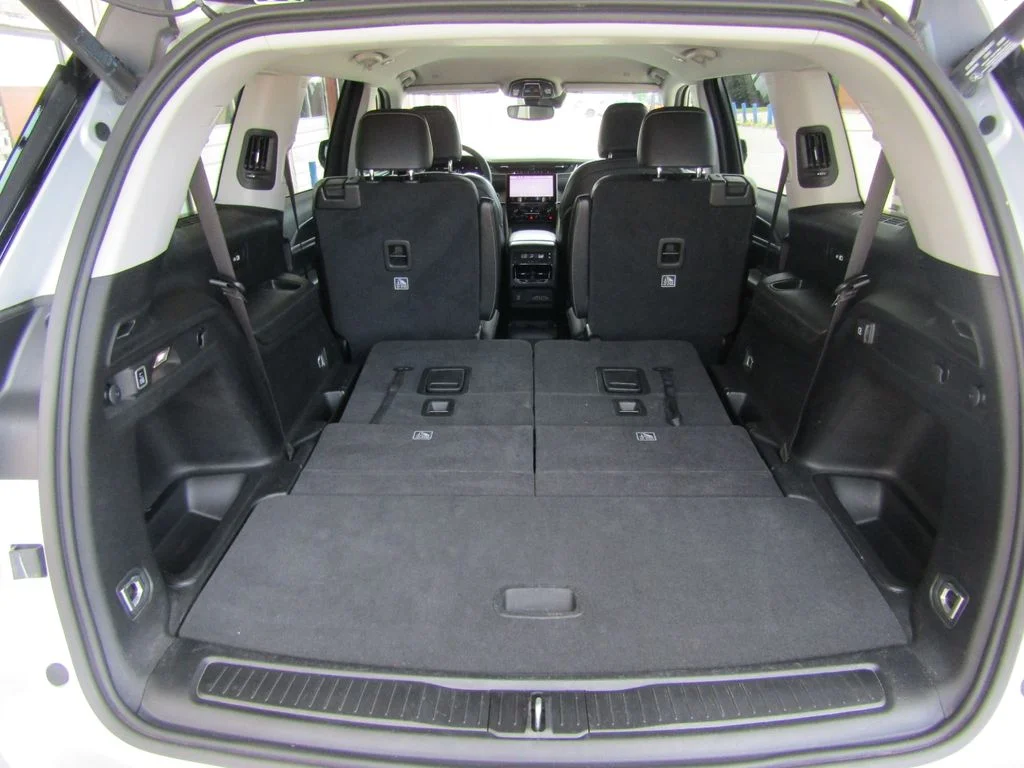 Used 2023 Silver Jeep Limited image 36