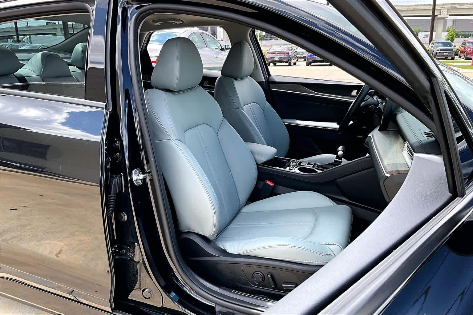 Used 2024 Ebony Black Kia EX image 9