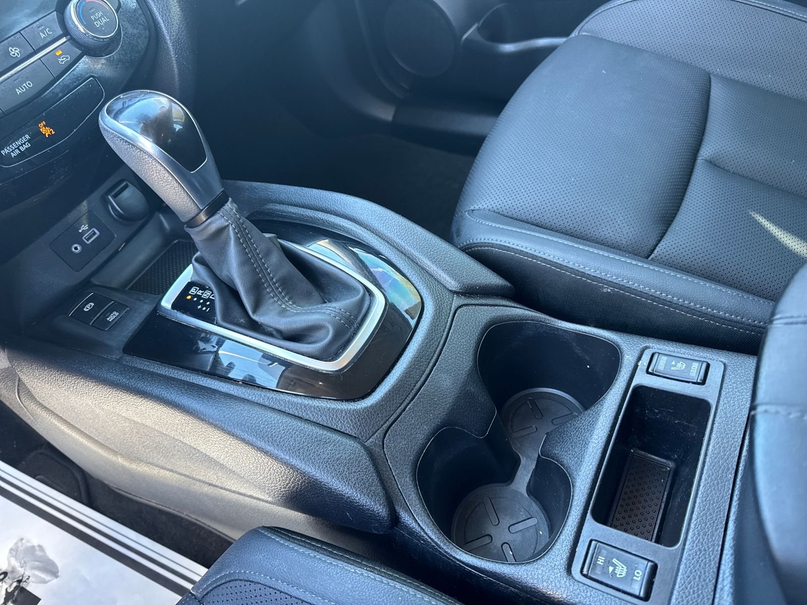 Used 2022 Gray Nissan SL image 22