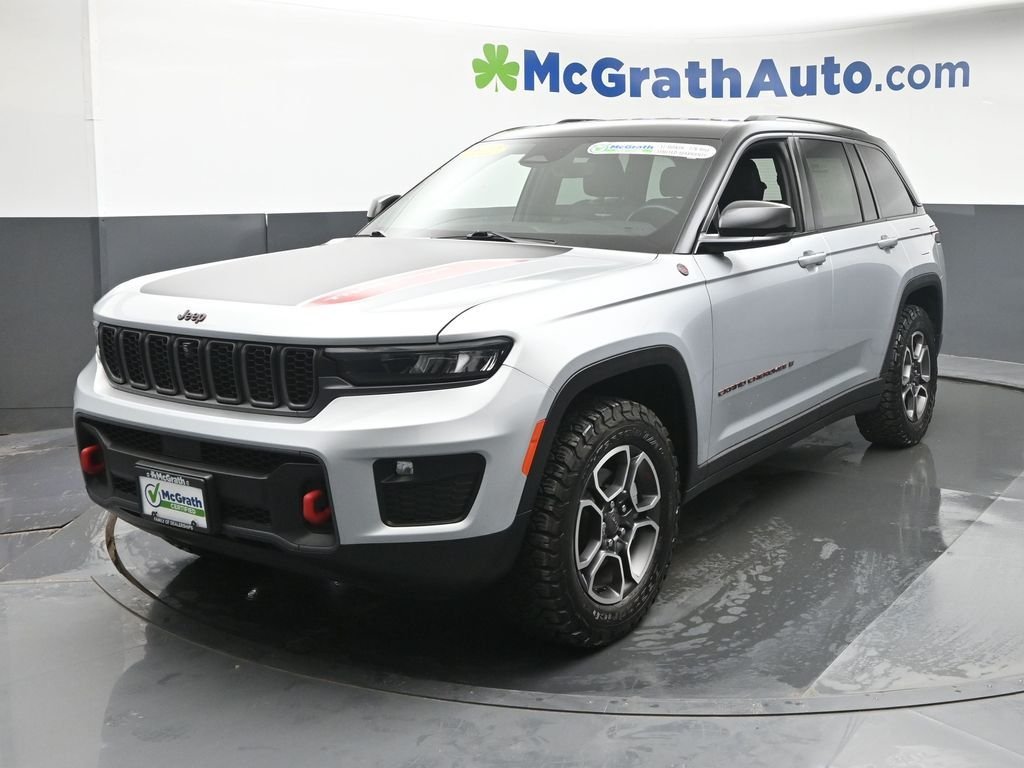 Used 2022 Silver Jeep Trailhawk image 25