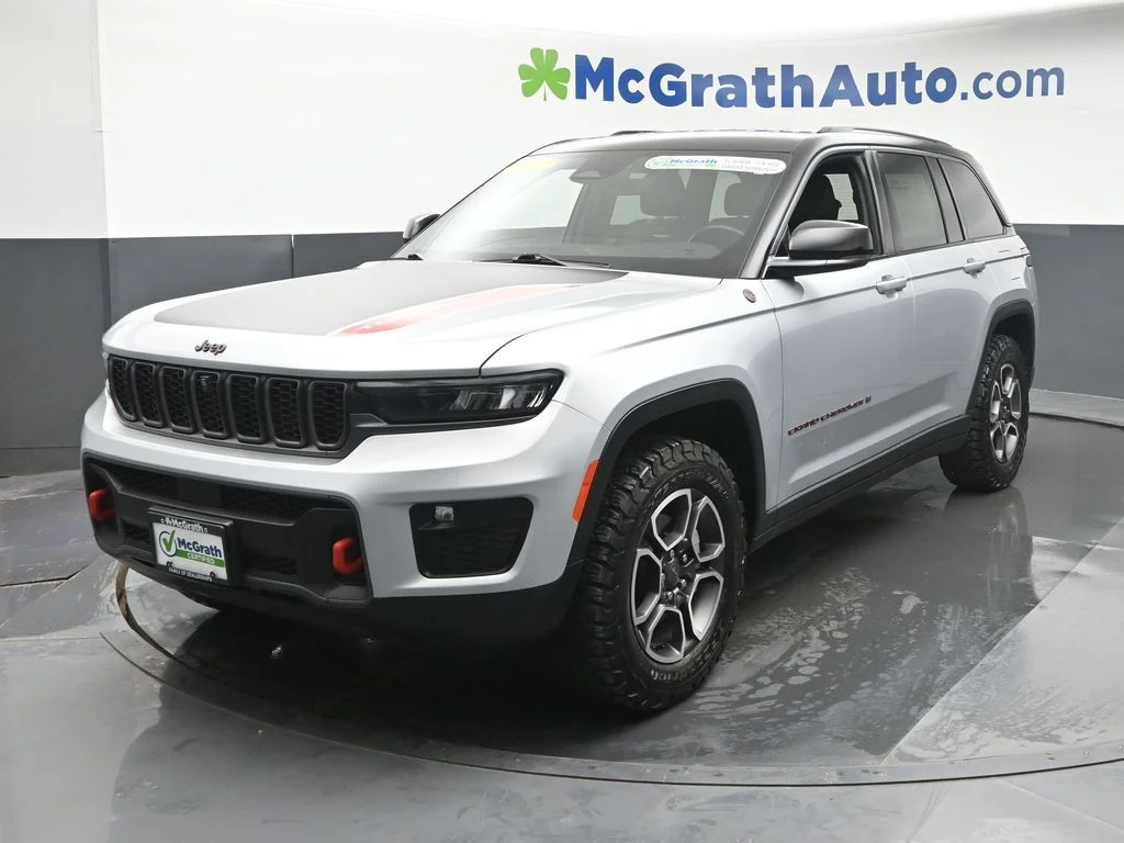 Certified Used 2022 Silver Jeep Trailhawk image 25
