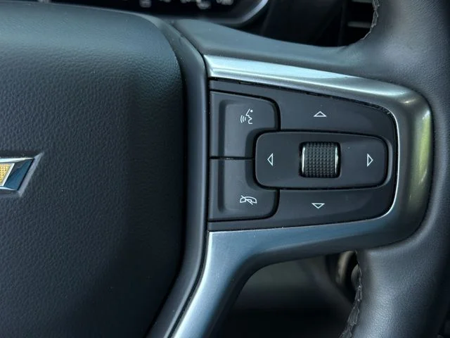 Used 2025 White Chevrolet LT image 28