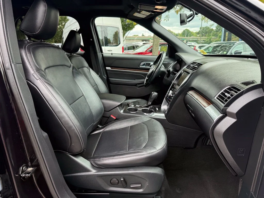 Used 2019 Agate Black Metallic Ford Limited image 32
