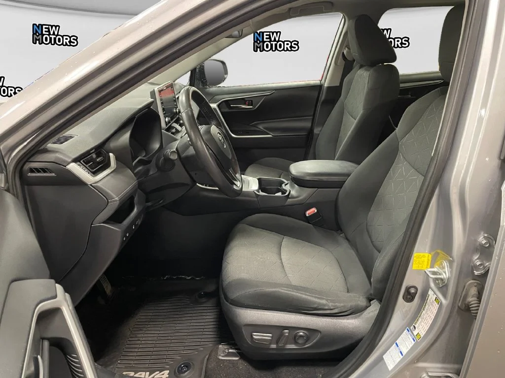 Used 2020 Silver Sky Metallic Toyota XLE image 9