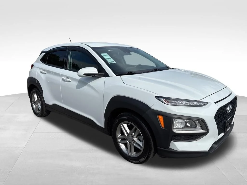 Used 2021 White Hyundai SE image 8