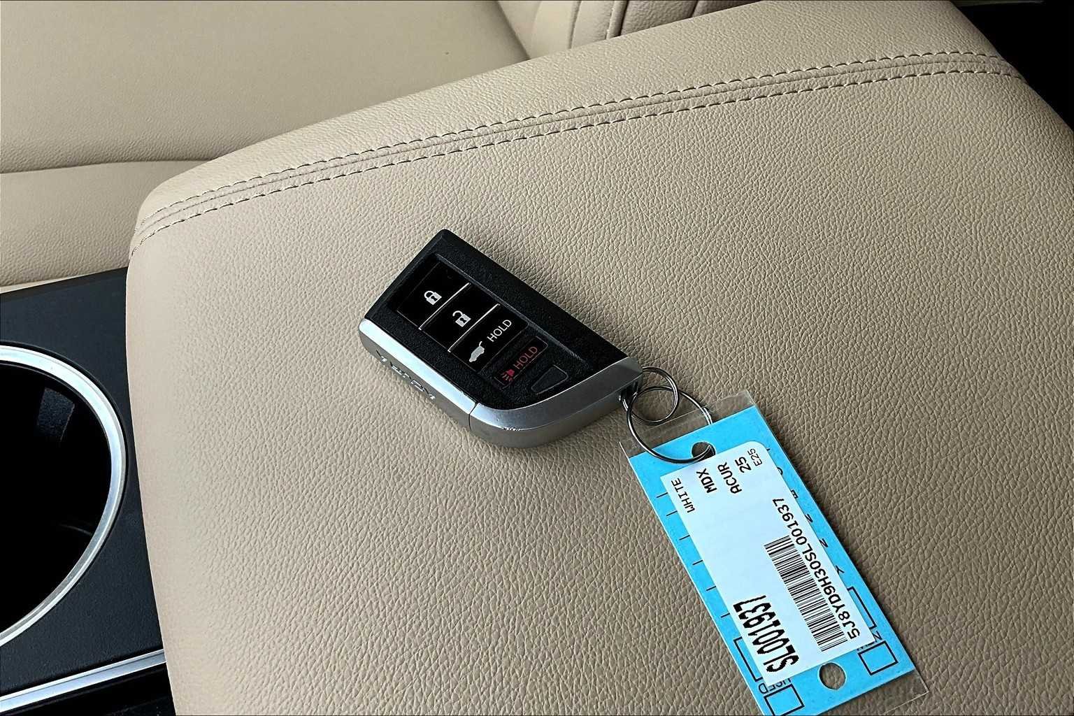 Used 2025 Platinum White Pearl Acura  image 15