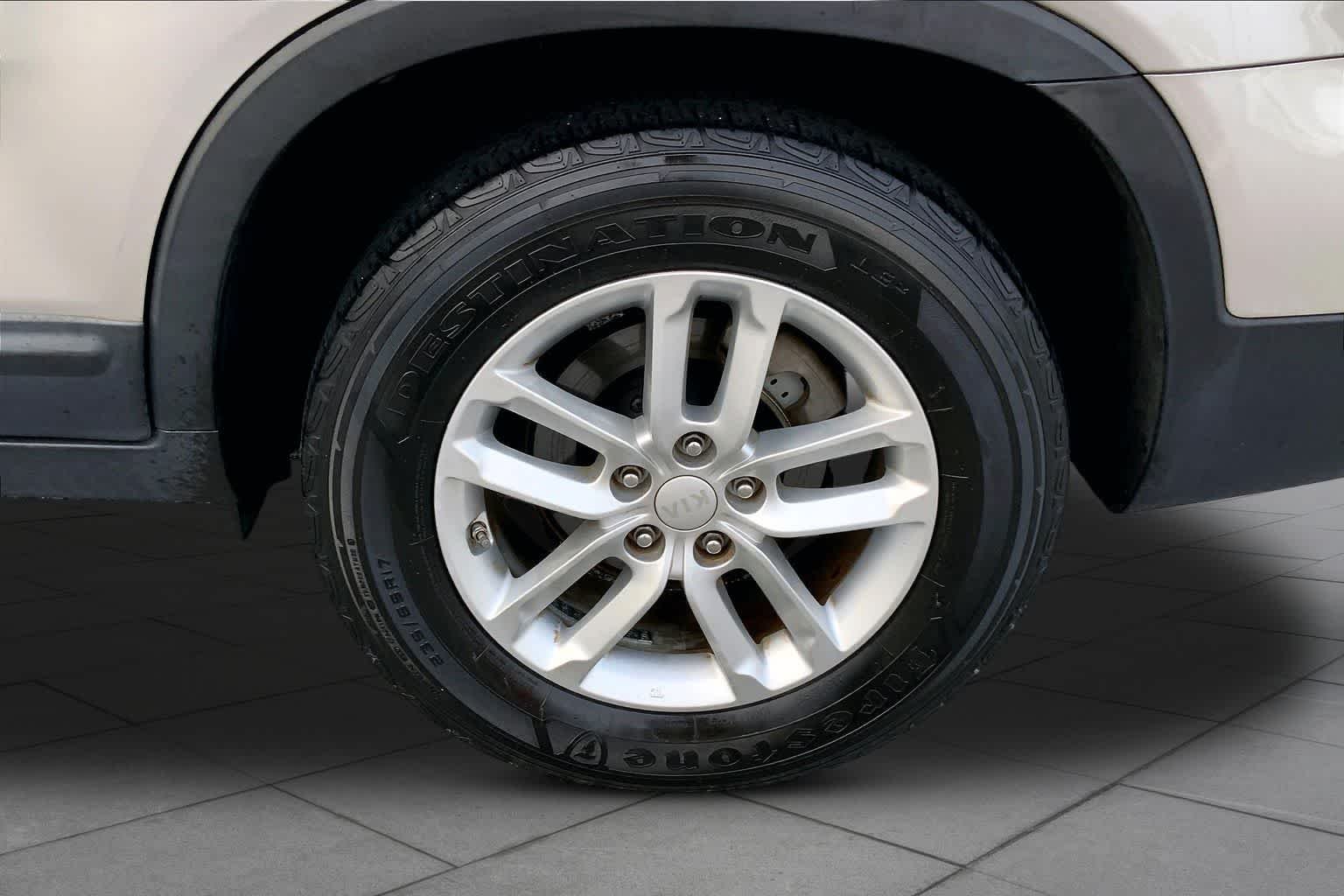 Used 2015 Satin Metal Kia LX image 11