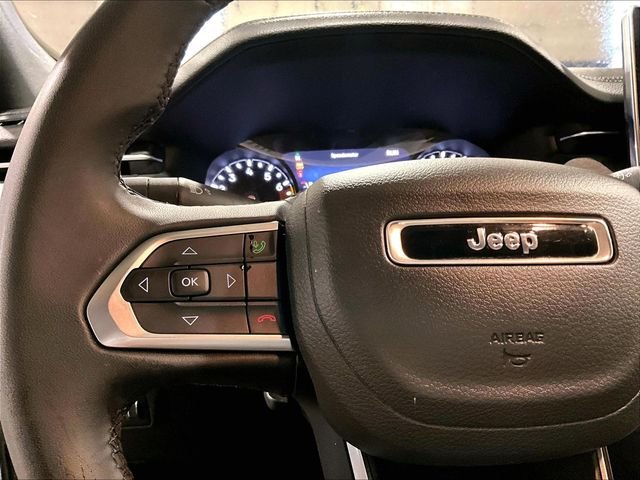 Used 2024 Silver Jeep Latitude image 23