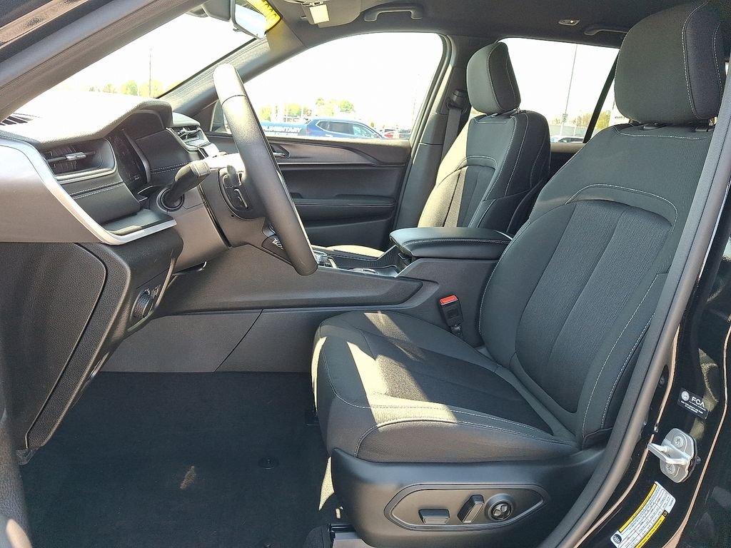 Used 2025 Black Jeep Laredo image 15
