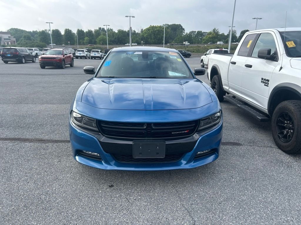 Used 2023  Dodge SXT image 2