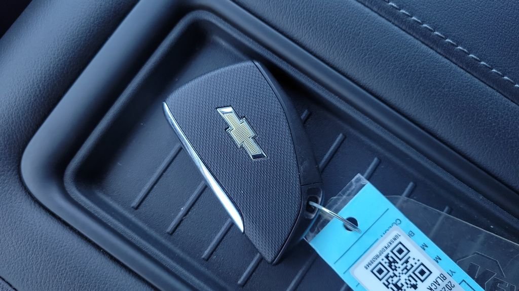 Used 2023 Black Chevrolet Z71 image 24