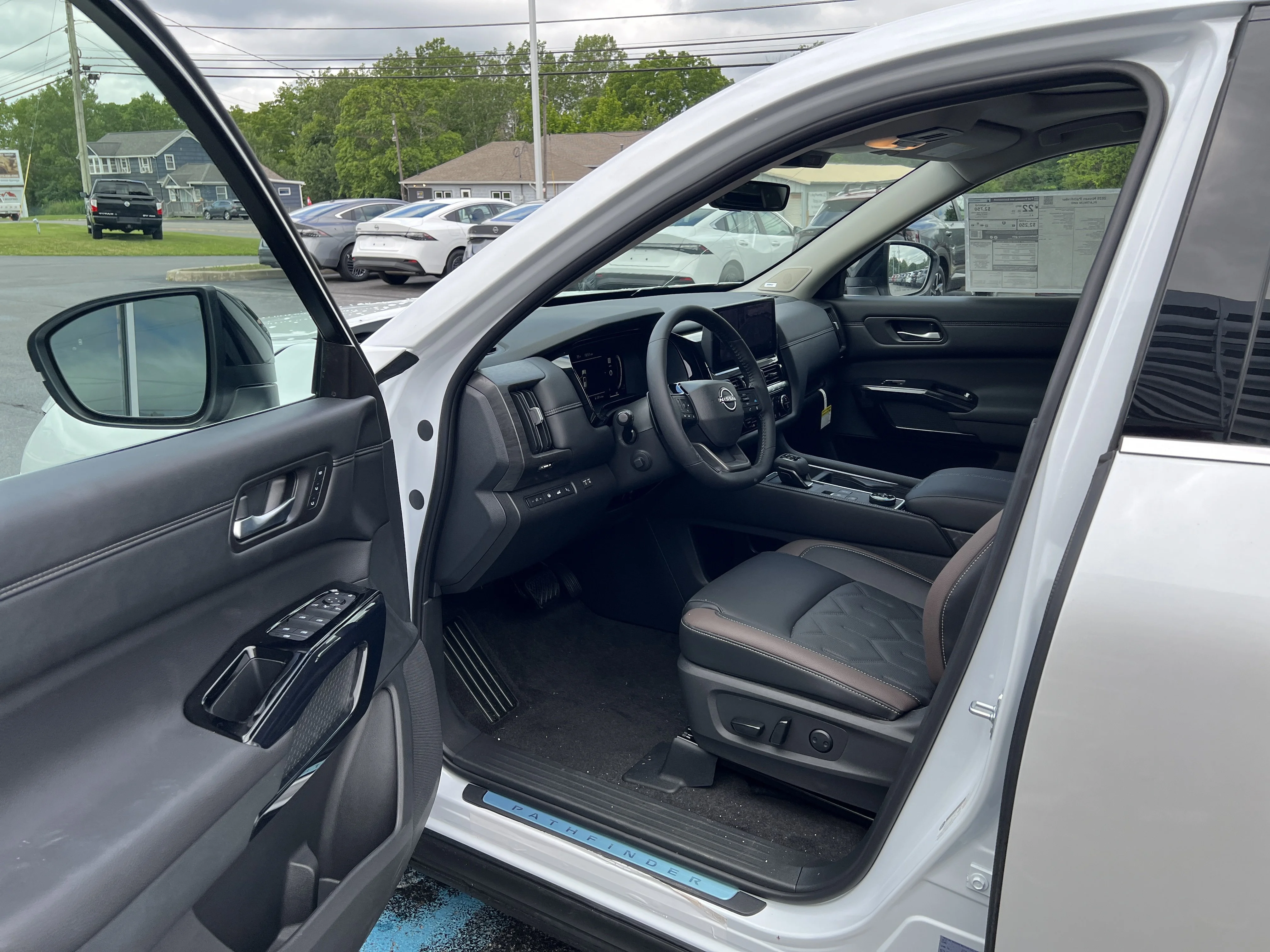New 2026 Everest White Pearl TriCoat Nissan Platinum image 3
