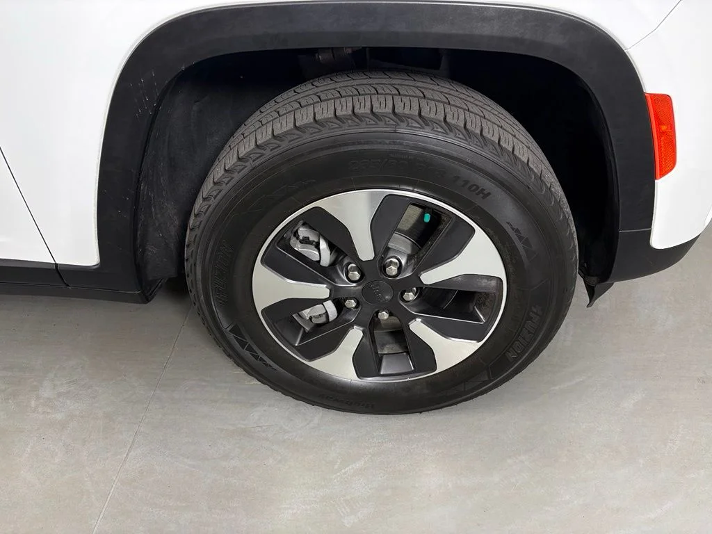 Used 2024 White Jeep 4xe image 10