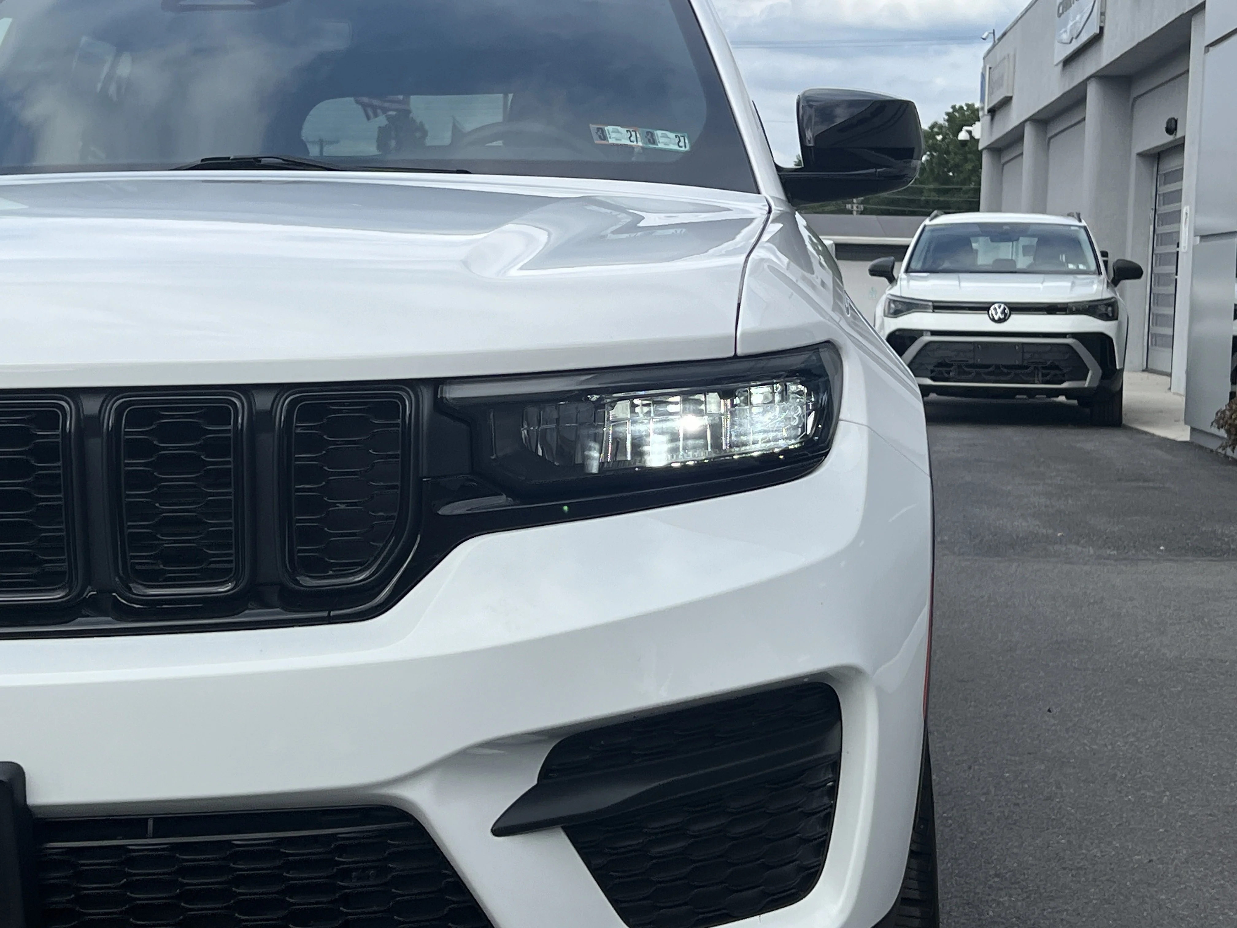 Used 2023 Bright White Clearcoat Jeep Altitude image 10