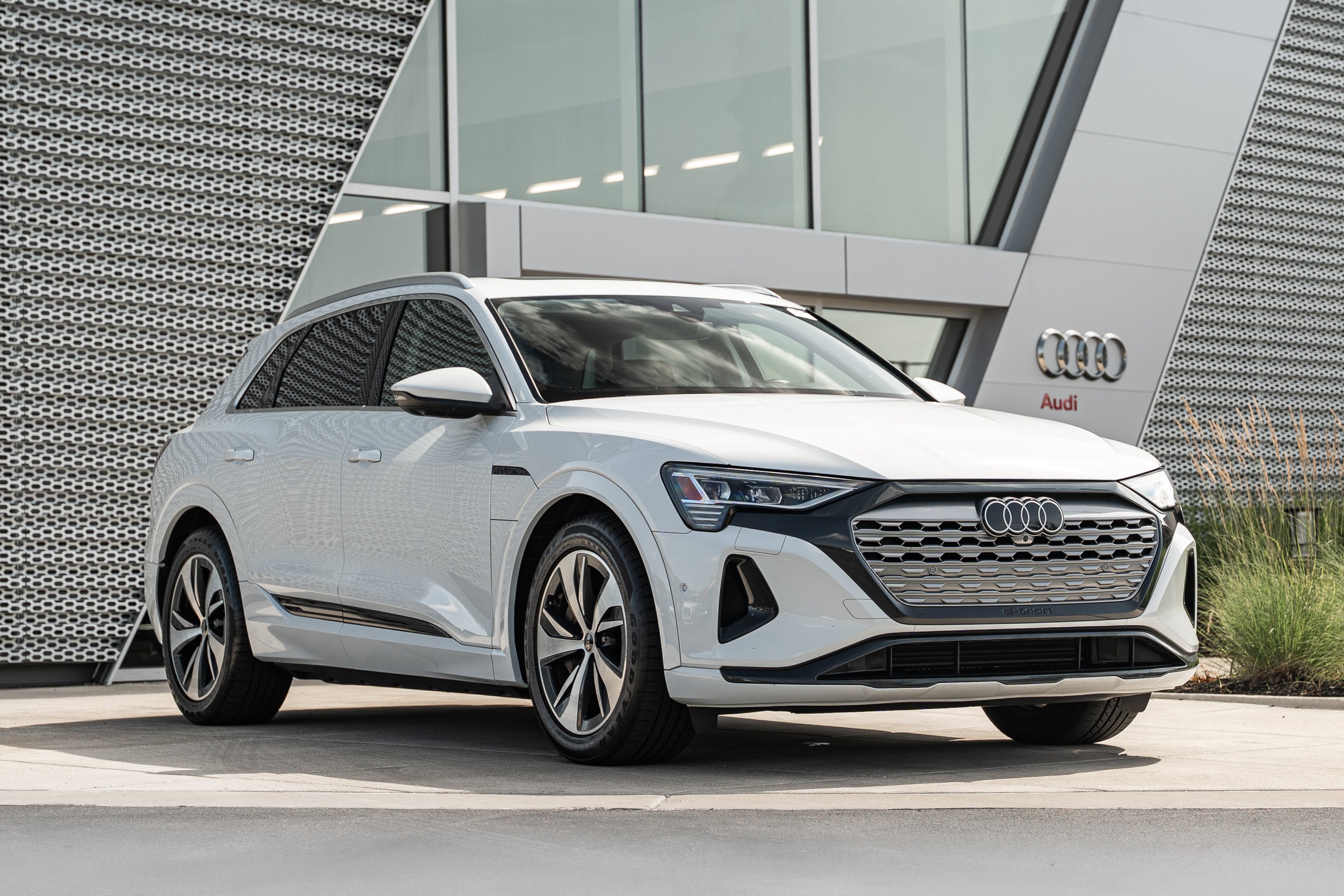 2024 Audi Q8 e-tron 55 114 kWh Premium Plus quattro's photo