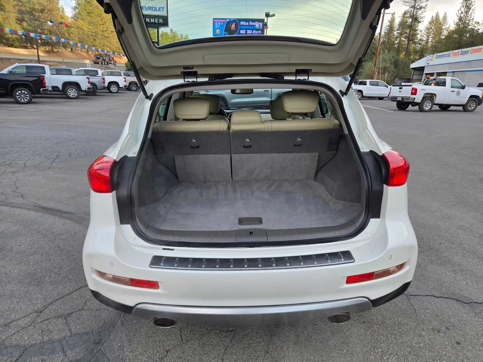 Used 2016  INFINITI  image 29