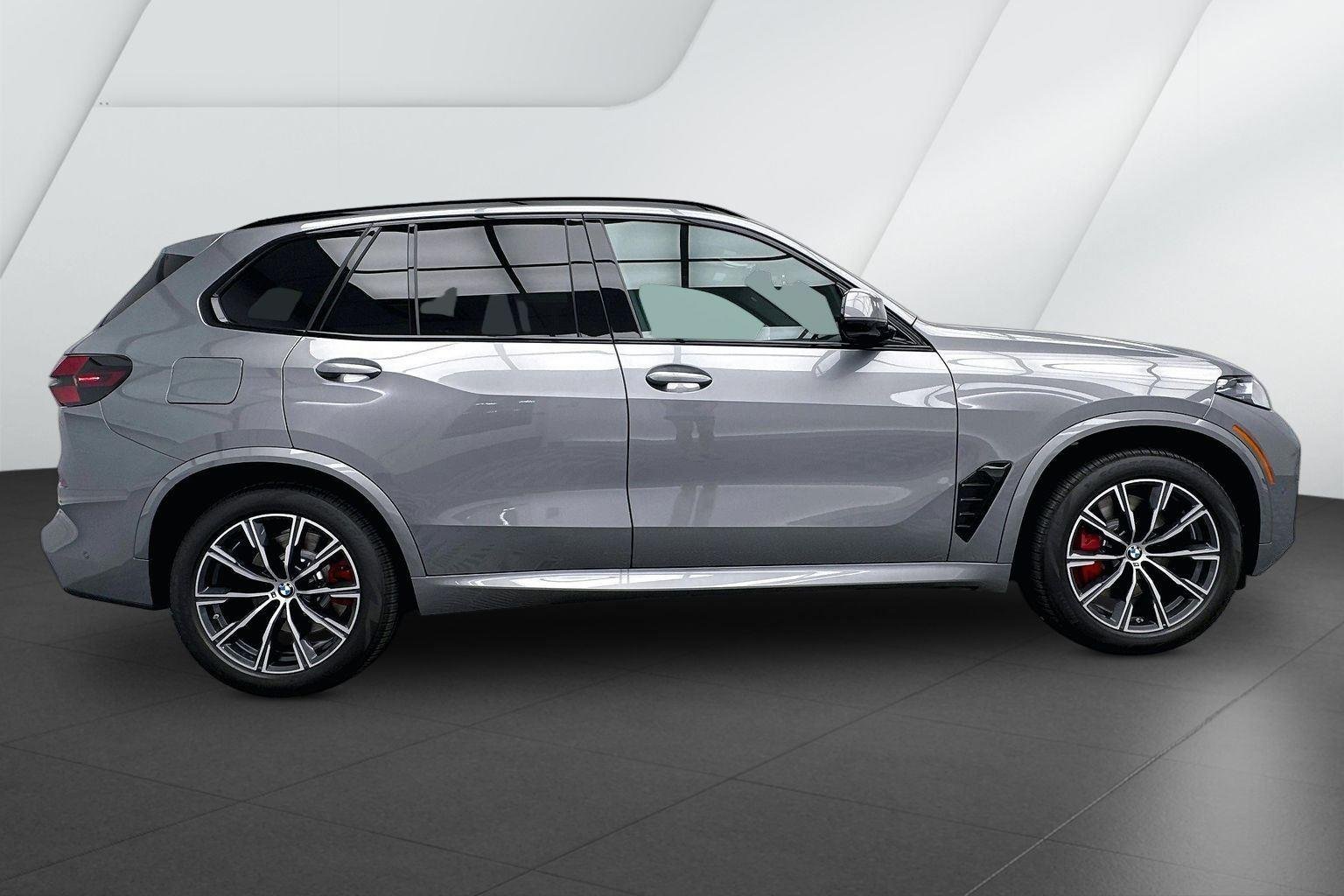 New 2026 Skyscraper Grey Metallic BMW xDrive50e image 5