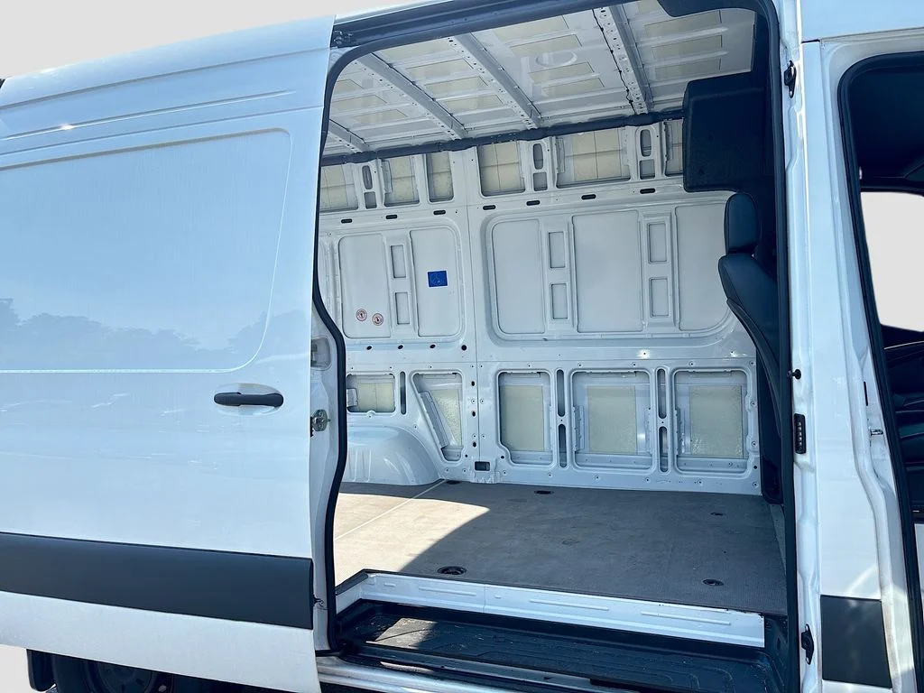 Used 2024  Mercedes-Benz Cargo 144 WB image 16