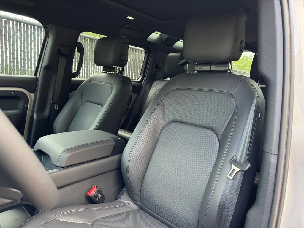 New 2026 Fuji White Land Rover S image 9