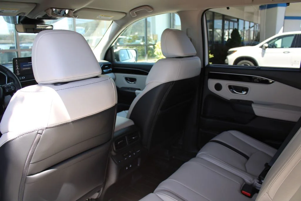 New 2026 Platinum White Pearl Honda AWD EX-L image 16