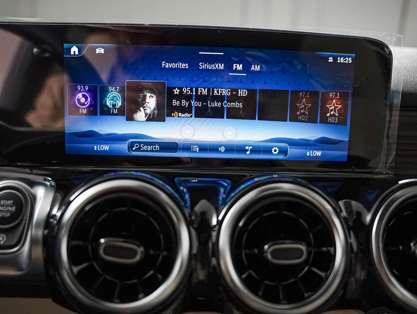 New 2026 Night Black Mercedes-Benz GLB 250 image 19