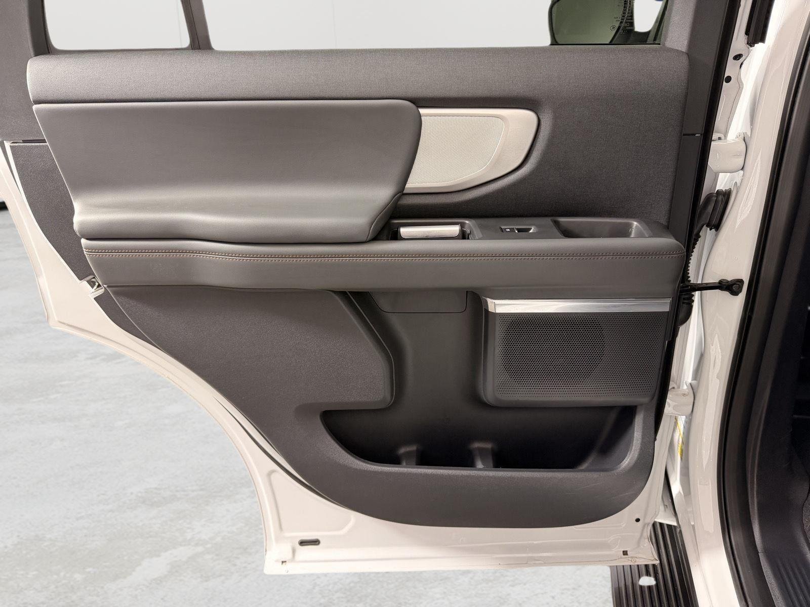 Used 2025 Oxford White Ford Active image 17