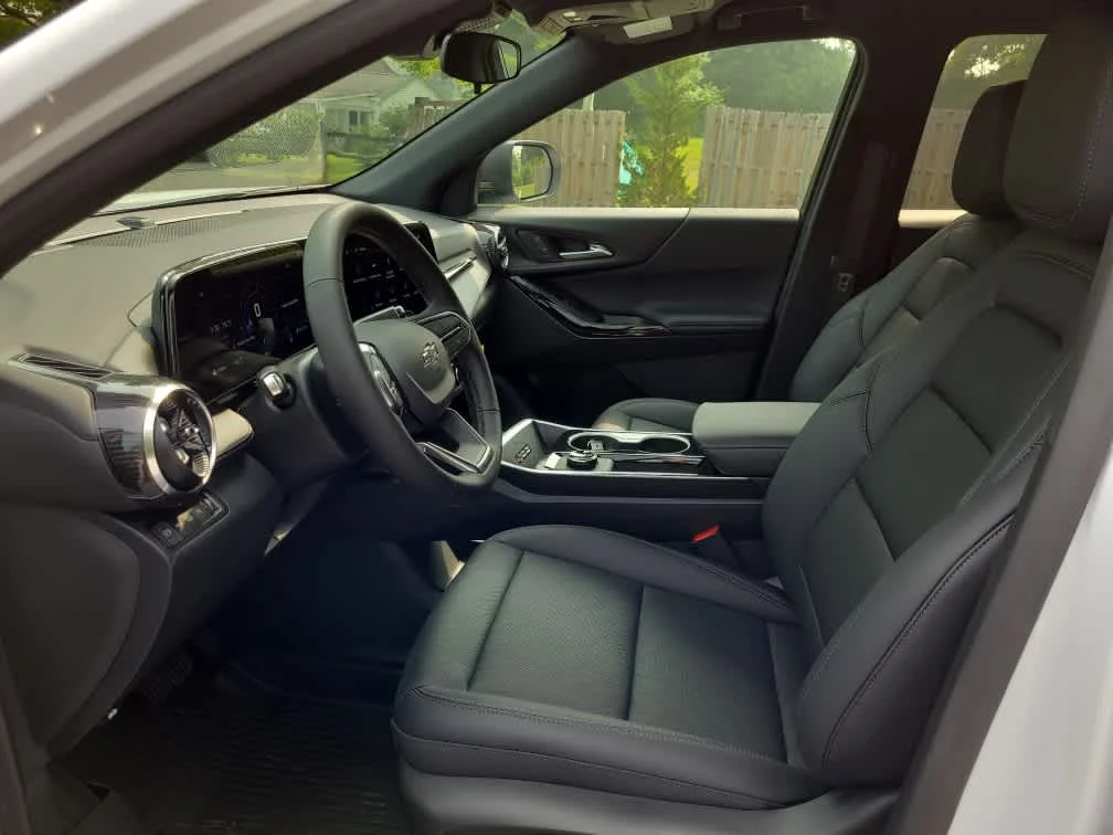 New 2027 Summit White Chevrolet LT image 12