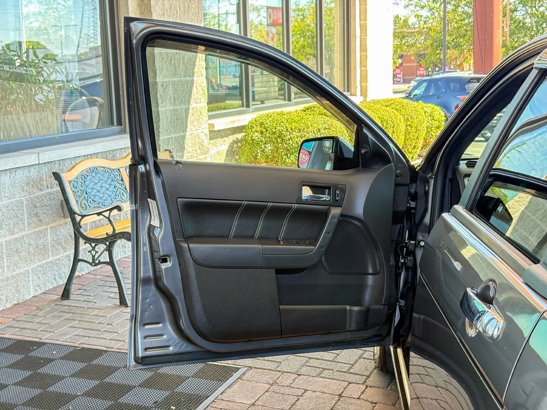 Used 2010 Gray Ford SEL image 10