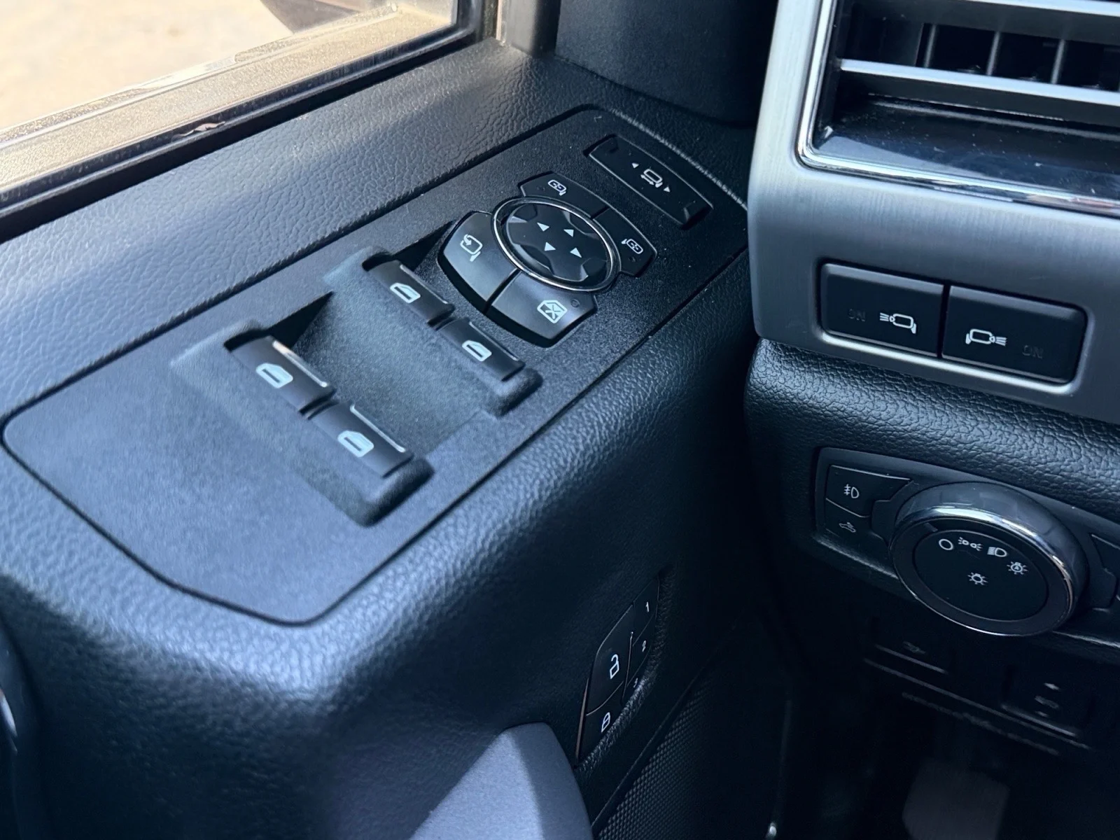 Used 2019 Ingot Silver Metallic Ford Platinum image 25