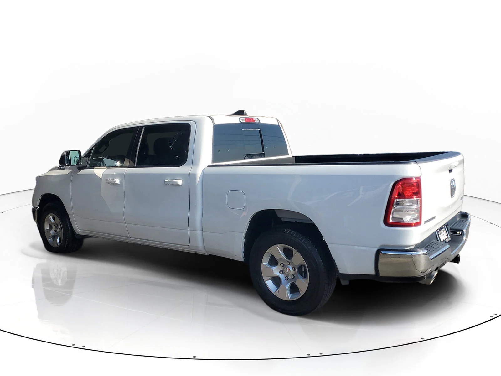 Certified Used 2022 White Ram Big Horn/Lone Star image 4