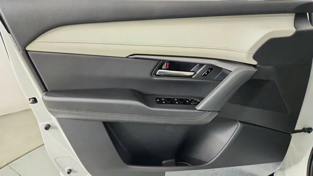 New 2026 White Metallic Mazda 2.5 S Select image 9