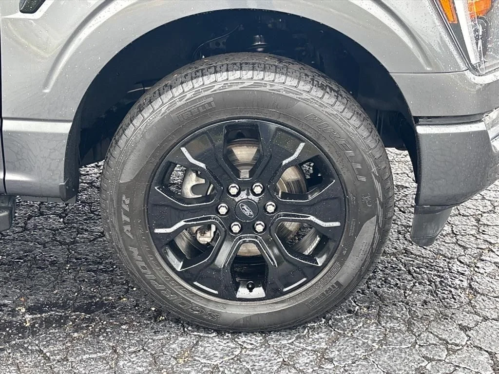 Used 2023 Gray Ford XLT image 10