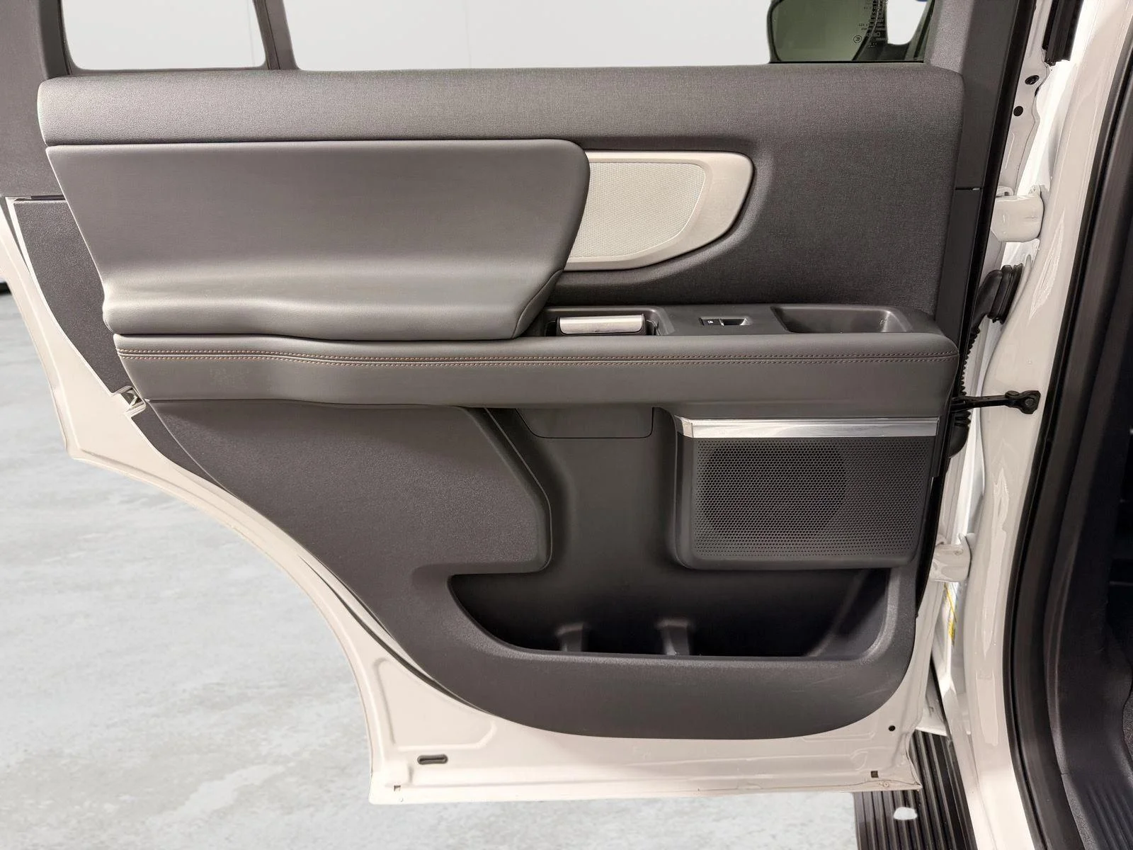 Used 2025 Oxford White Ford Active image 17