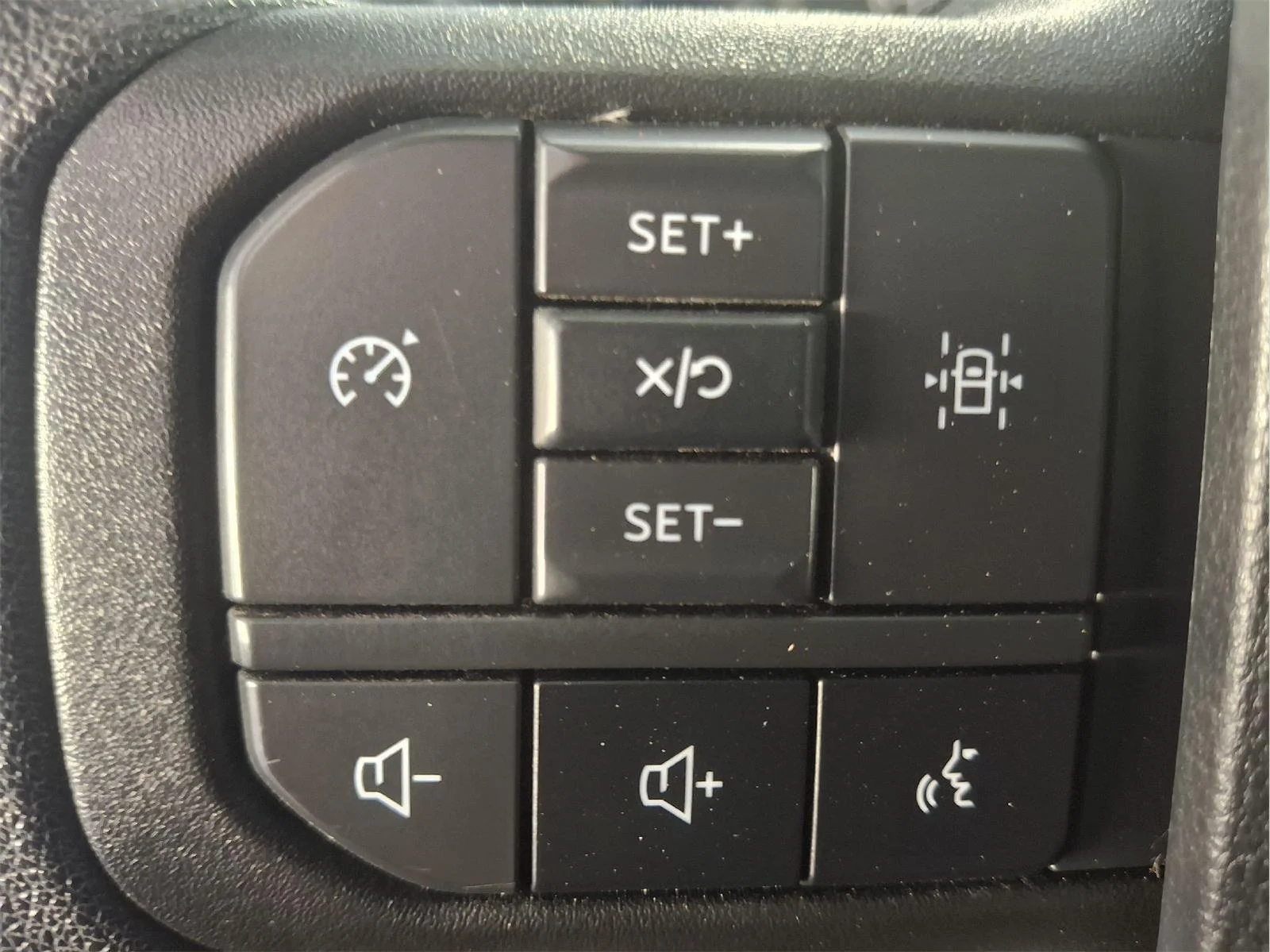 Used 2023 Iconic Silver Ford XLT image 19