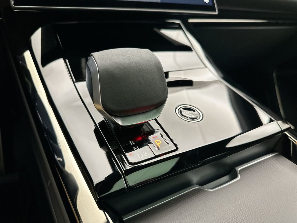 New 2026 Carpathian Grey Land Rover Dynamic SE image 12