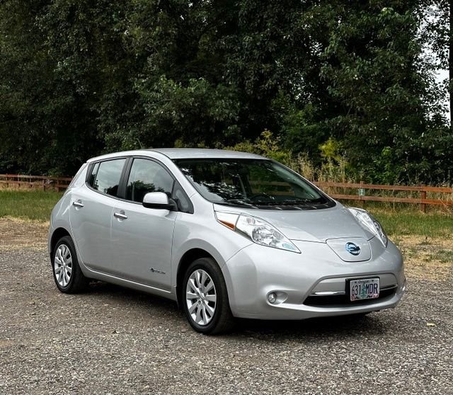 Used 2017 Nissan LEAF S with VIN 1N4BZ0CP2HC307645 for sale in Gladstone, OR