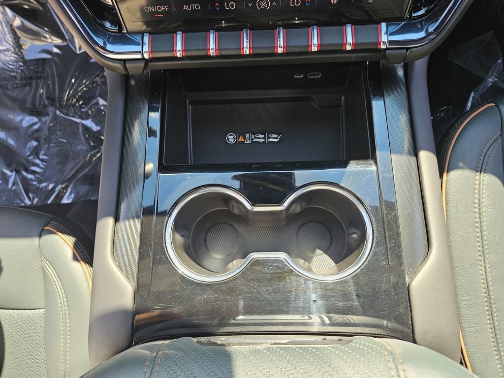 2025 GMC Yukon XL AT4 - Photo 27