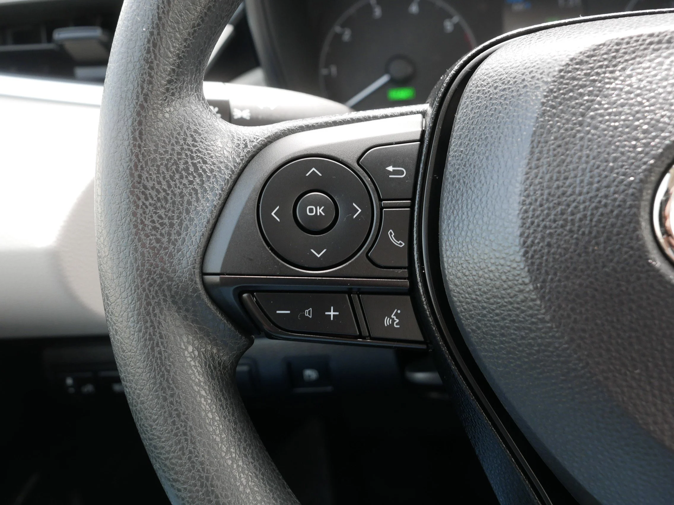 Used 2023 Ice Cap Toyota Hybrid LE image 31