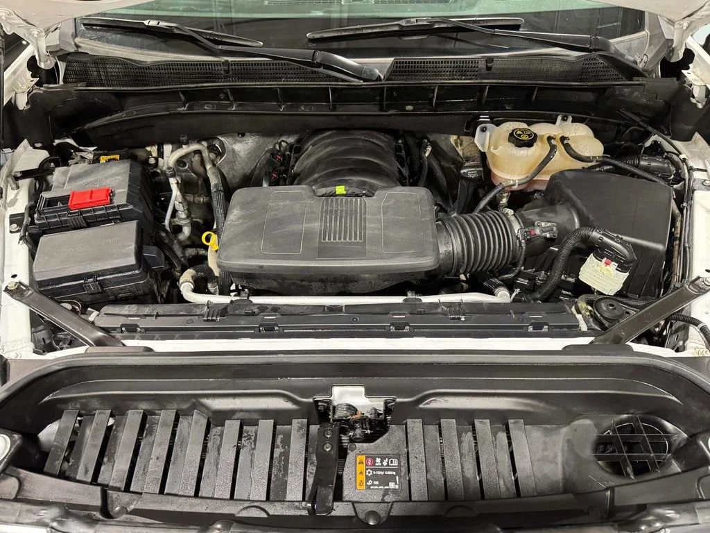 Used 2024 Summit White GMC AT4 image 31