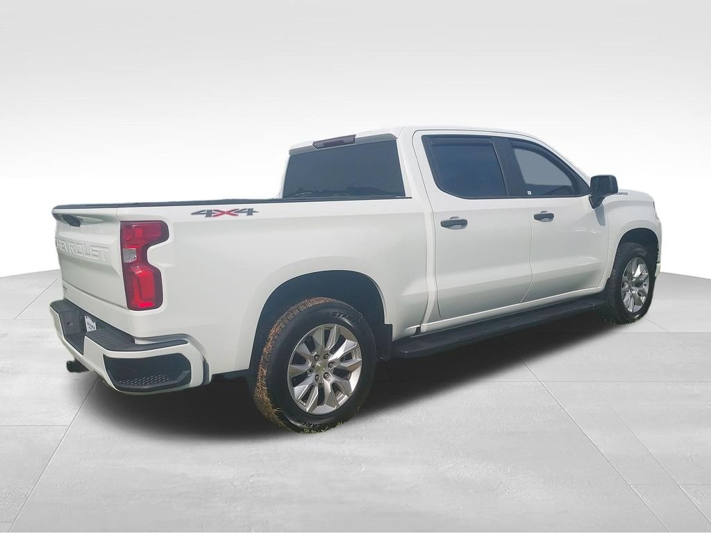 Used 2020 White Chevrolet Custom image 5