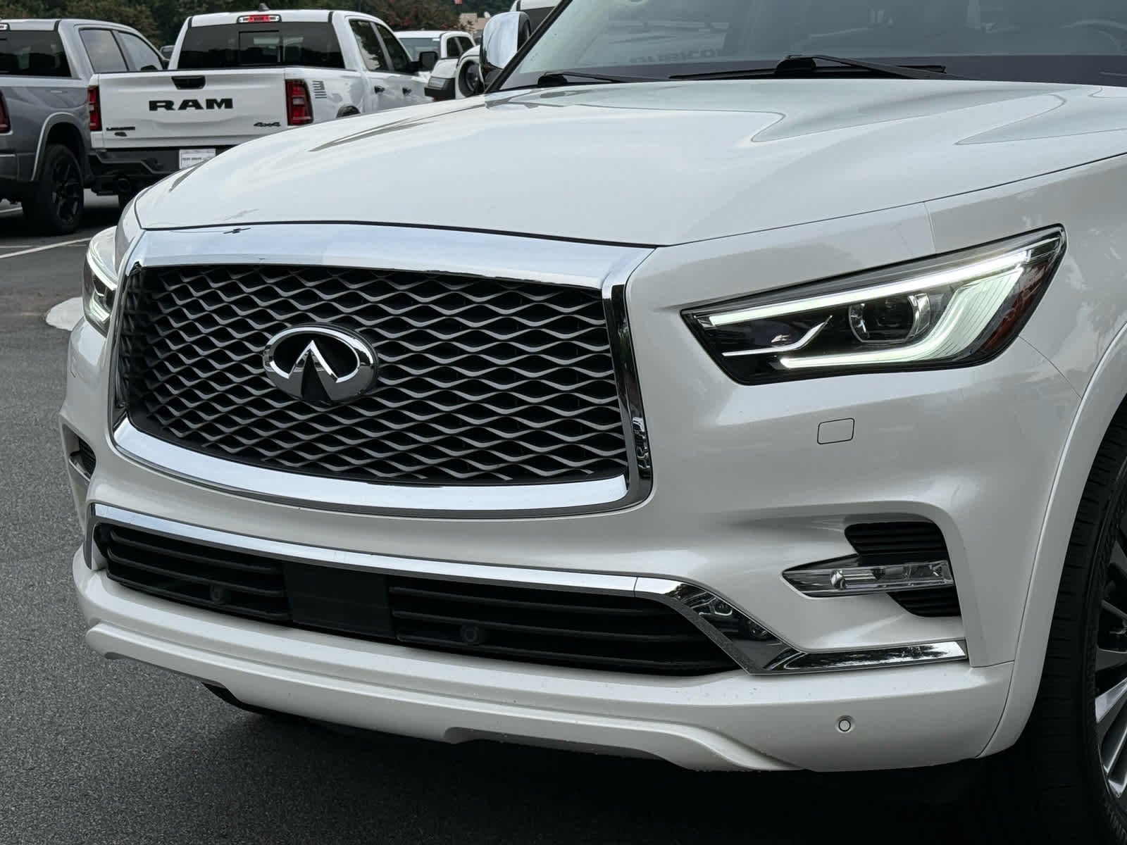 Used 2019 Moonstone White INFINITI LUXE image 9