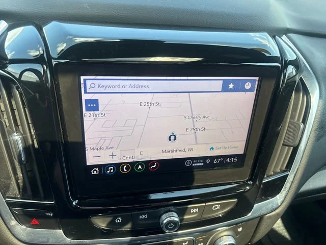 Used 2022 Iridescent Pearl Tricoat Chevrolet High Country image 24