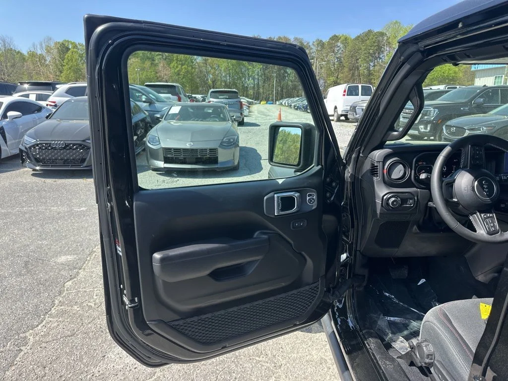 Used 2025 Black Jeep Rubicon image 23