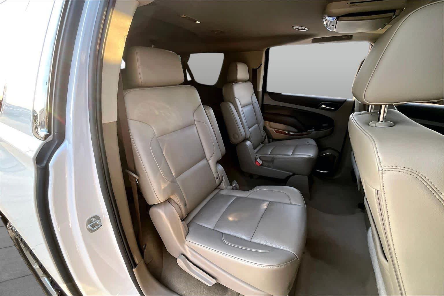 Used 2019 Iridescent Pearl Tricoat Chevrolet Premier image 20