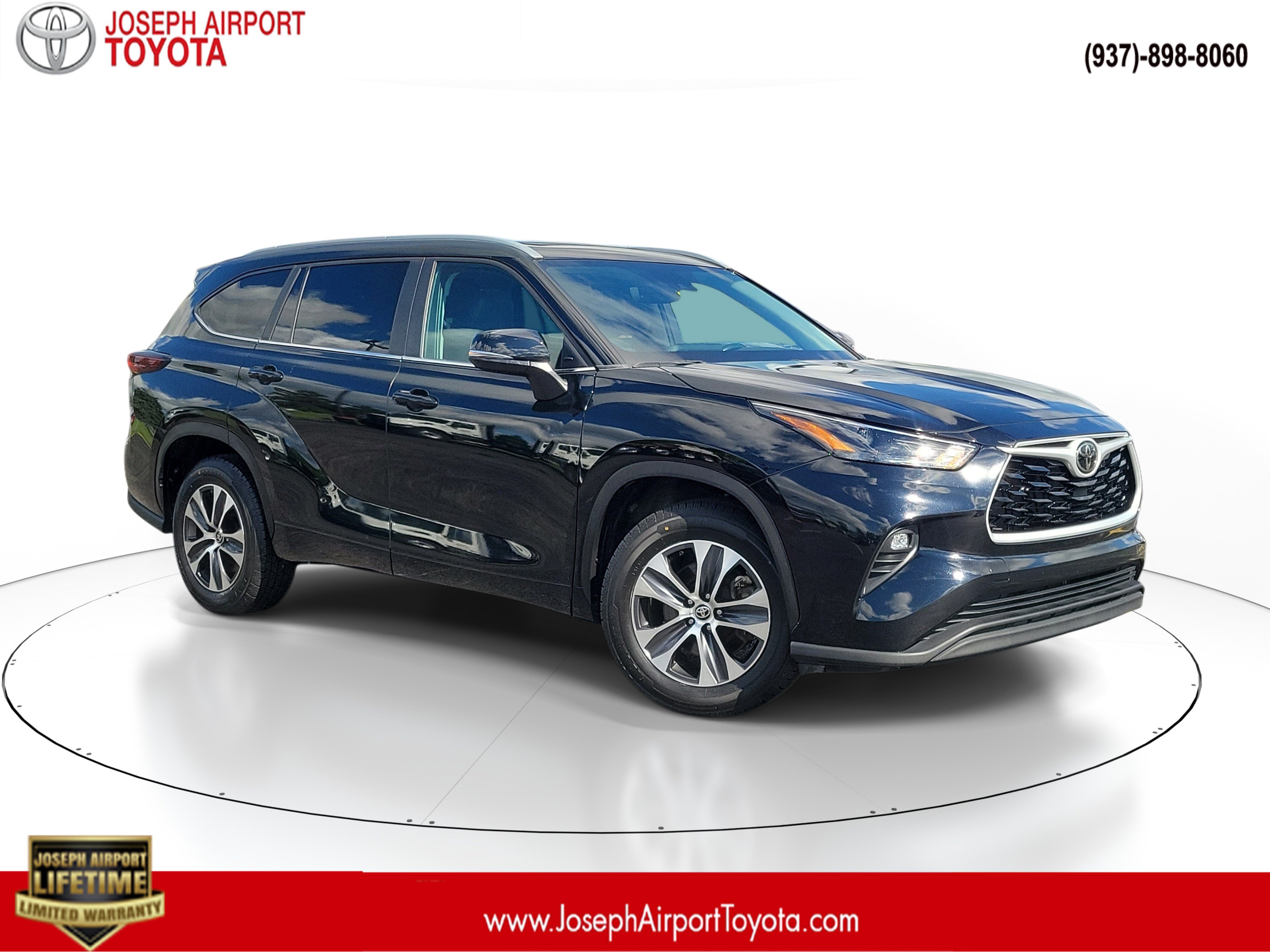 Midnight Black Metallic 2024 Toyota Highlander SUV / Crossover Front-Wheel Drive