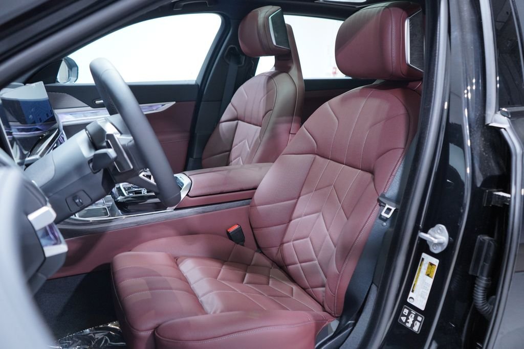 New 2026 Black Sapphire Metallic BMW 760i xDrive image 7